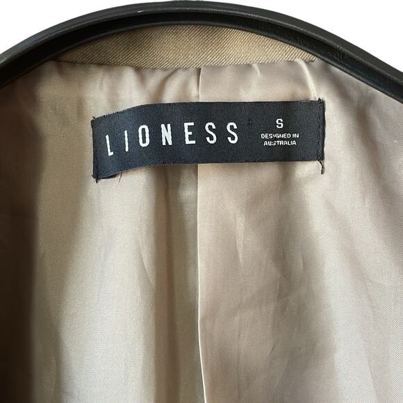 Oversized Tan Lioness Blazer Academia Gossip Girl Minimalist sz Small - Picture 2 of 4